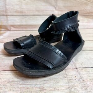 Fly London Mexu sandals in black leather. Size 36. Fringe ankle strap. Size 6